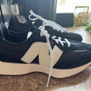 New Balance Black and White 327